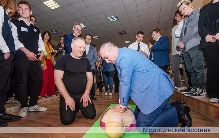 Александр Ходжаев и министр образования Андрей Иванец посетили СШ № 205 Минска